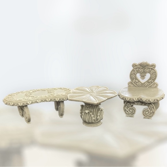 Lot of Cherished Teddies with Garden Furniture -Great for Spring Tier Tray Decor - Picture 6 of 8